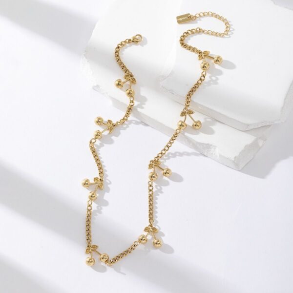 Collier cerise / 00223